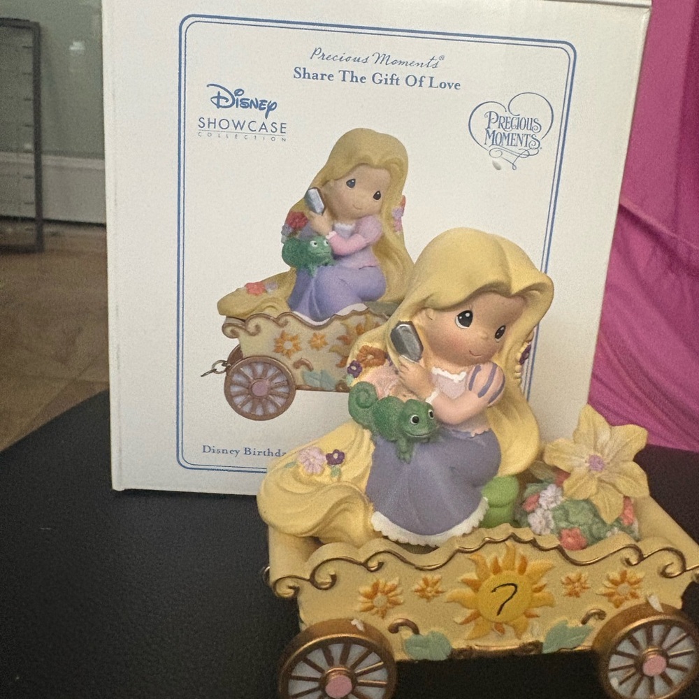 Disney Precious Moments Showcase Figure - Purple and Yellow - Rapunzel Age 7